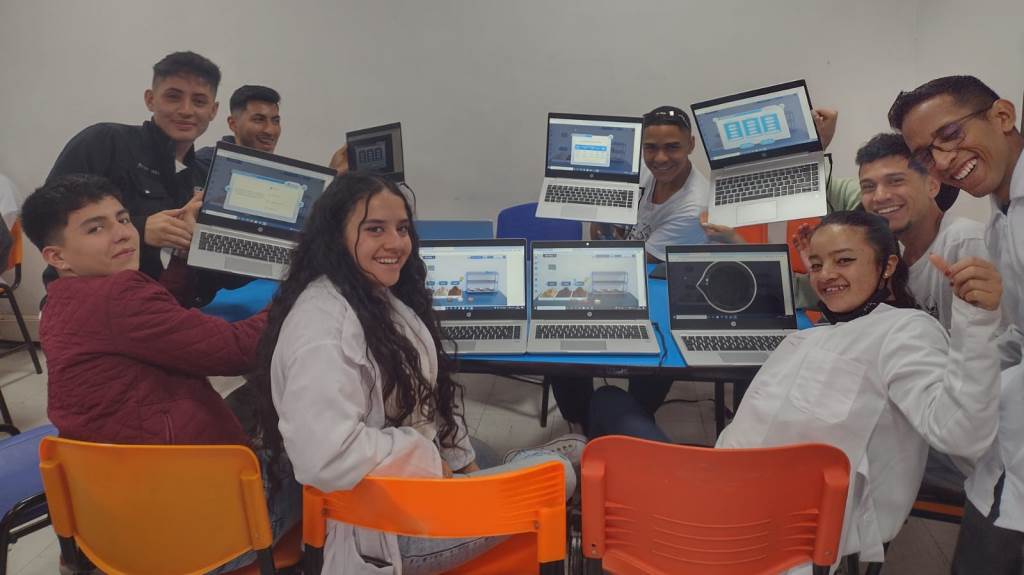 Proyecto de simuladores de laboratorio CloudLabs como apoyo a la formación profesional integral